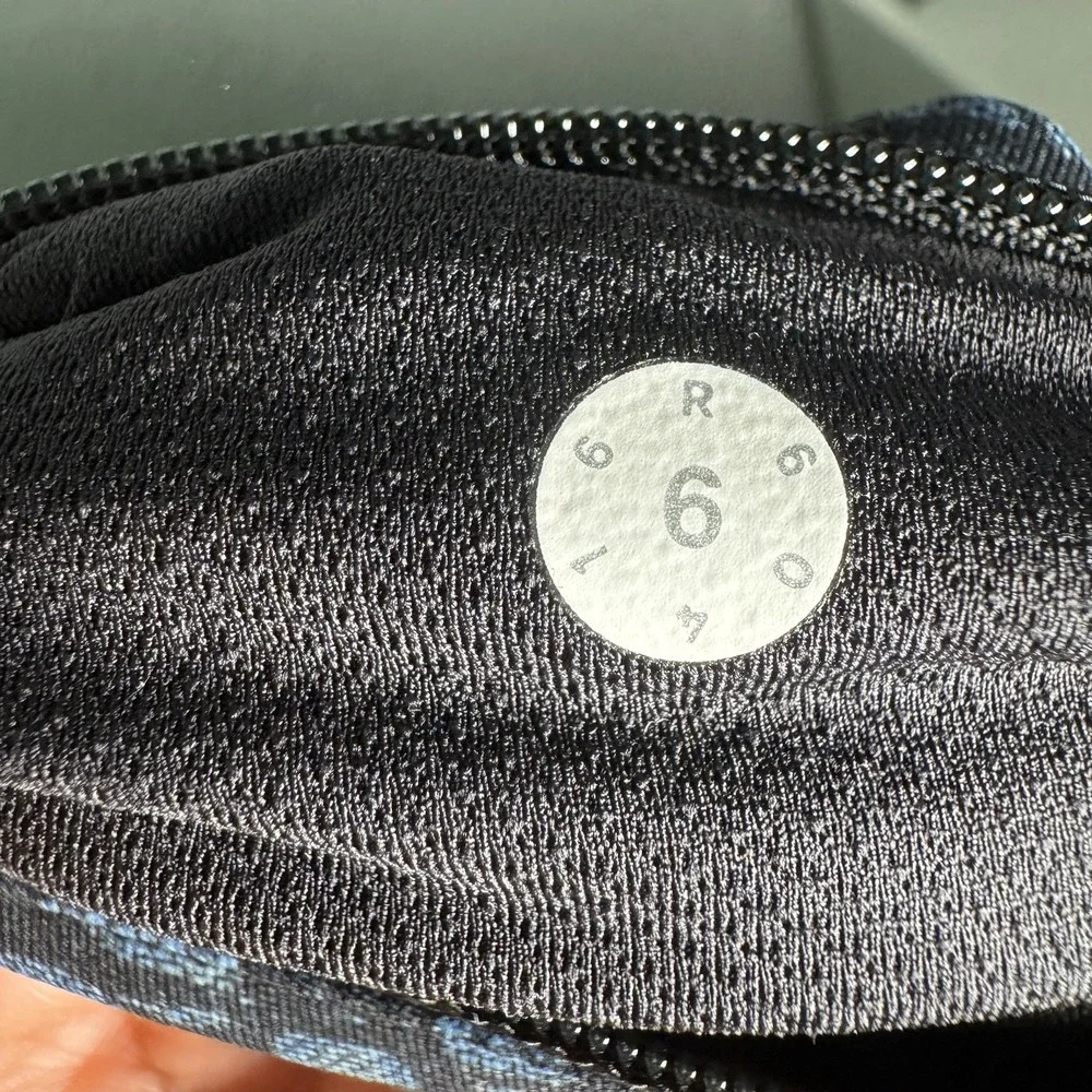Lululemon | Leggings‎ Crop Black Blue Pattern Mesh Pocket | Women Size 6